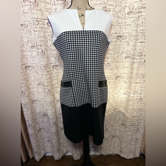 Sandra Darren Knit Houndstooth Split Neck Two Pocket Dress 8 - Picture 4 of 8
